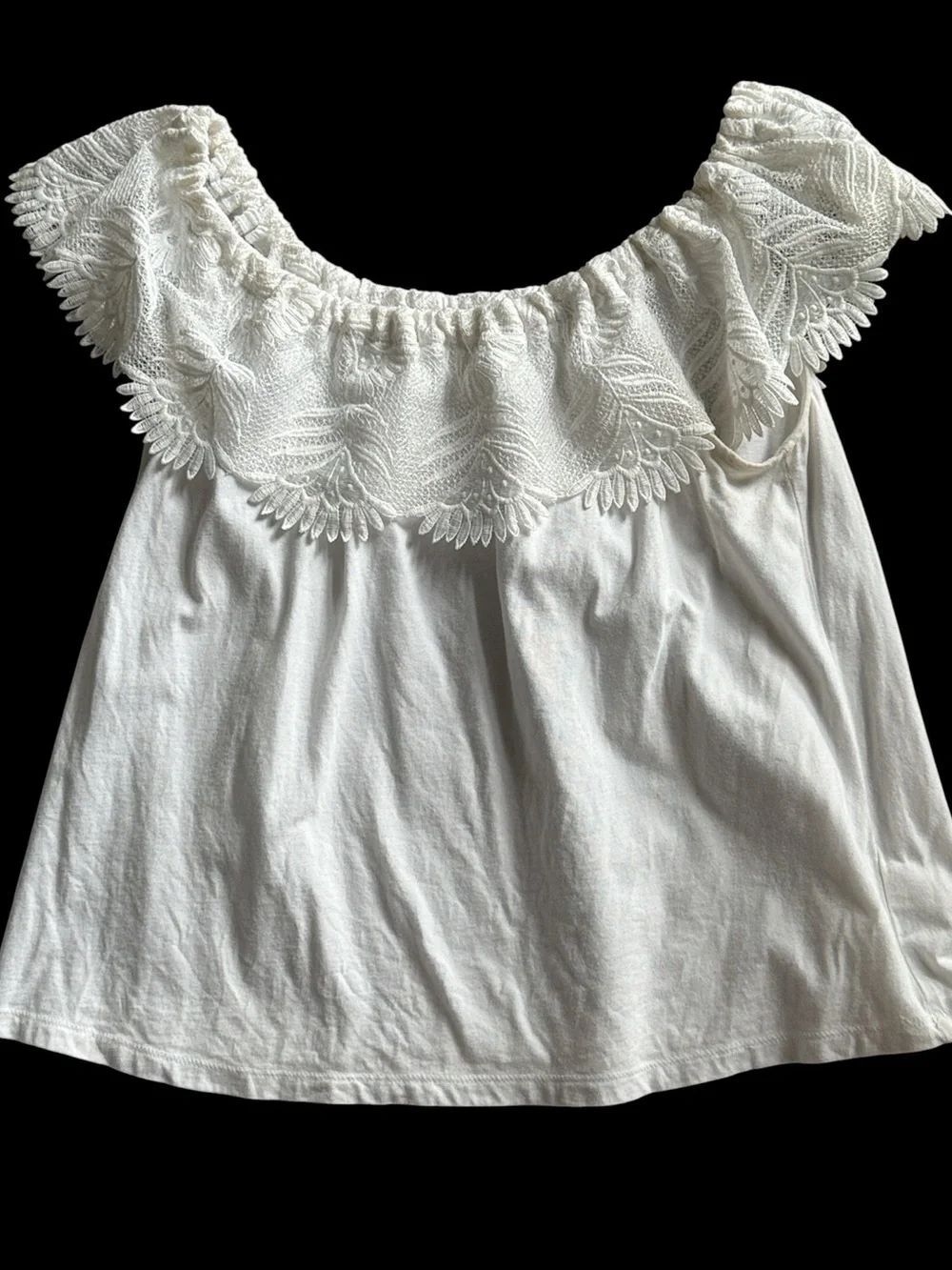 a new day White Off-Shoulder Lace-Trim Crop Top!